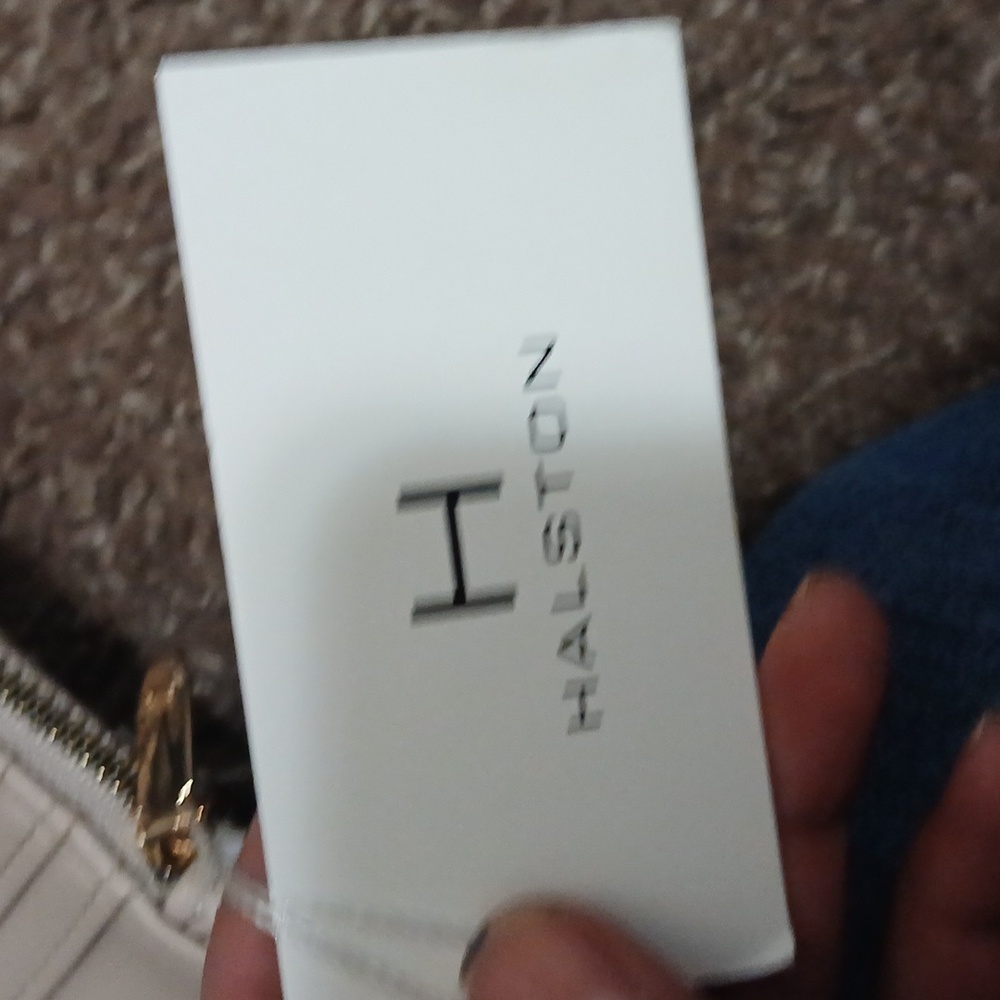 NWT Halston Quilted Cream Mini Wallet - Picture 9 of 12